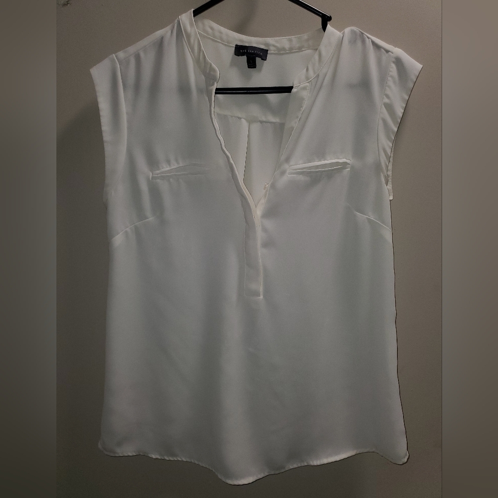 White Sleeveless V-Neck Blouse